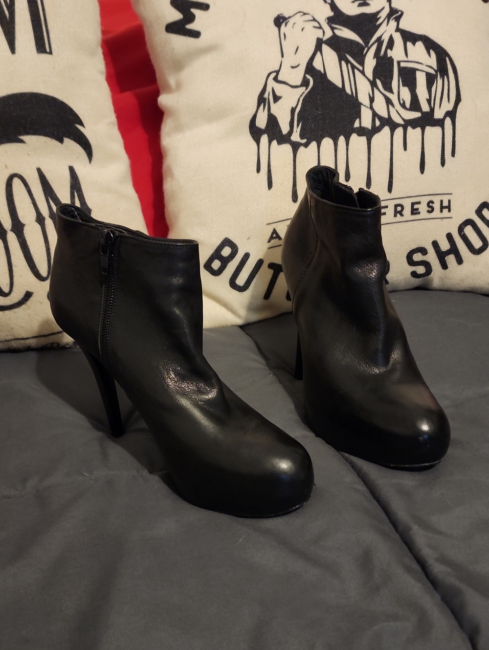 Authentic Stuart Weitzman Peep Heel Leather Booties Size 6